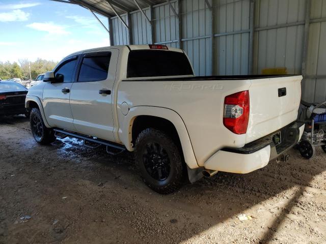 5TFDW5F15HX635442 - 2017 TOYOTA TUNDRA CREWMAX SR5 WHITE photo 2