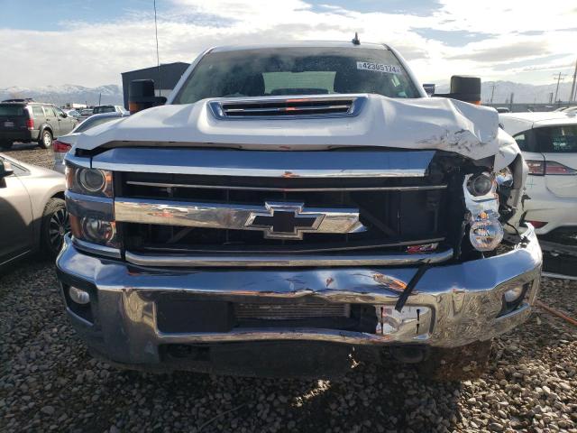 1GC4KZCY8JF106342 - 2018 CHEVROLET SILVERADO K3500 LT WHITE photo 5