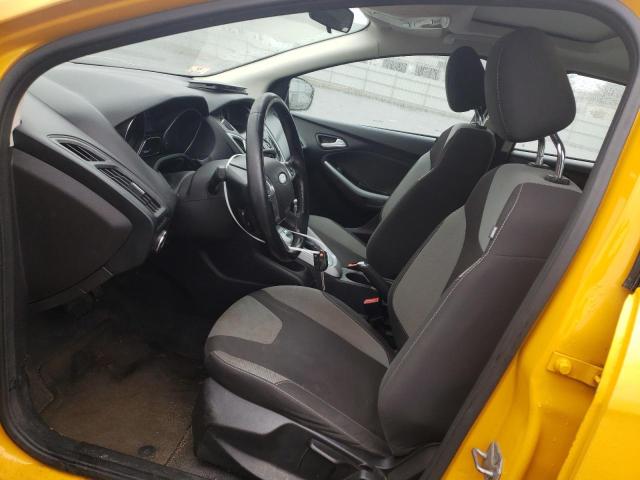 1FAHP3K28CL110897 - 2012 FORD FOCUS SE YELLOW photo 7