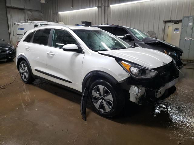 KNDCB3LC0K5221215 - 2019 KIA NIRO FE WHITE photo 4