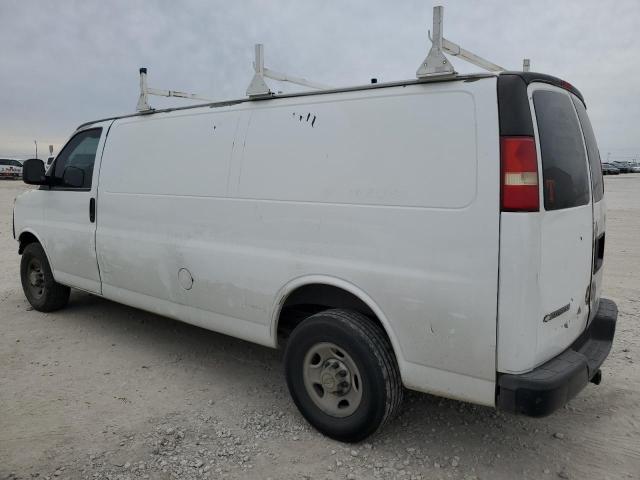 1GCHG39K181117242 - 2008 CHEVROLET EXPRESS G3 WHITE photo 2