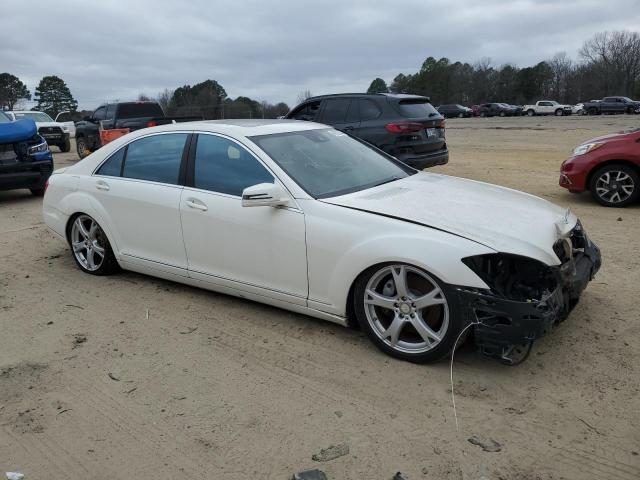 WDDNG7DBXDA517298 - 2013 MERCEDES-BENZ S 550 WHITE photo 4