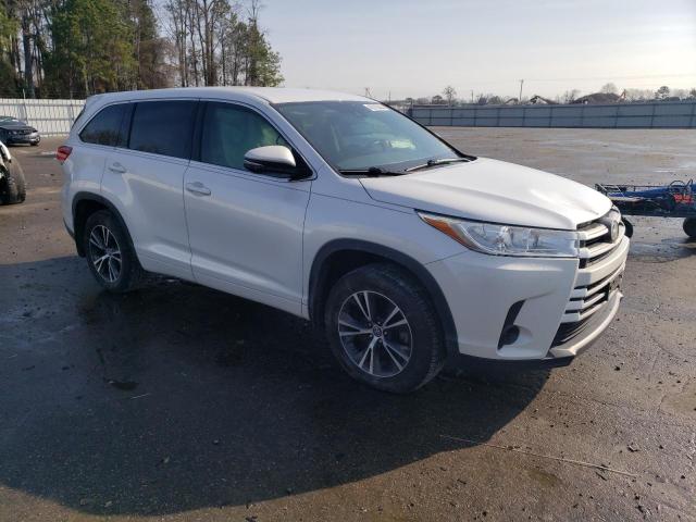 5TDZARFH7HS031311 - 2017 TOYOTA HIGHLANDER LE WHITE photo 4