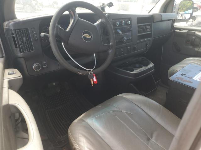 1GCWGFCAXD1904208 - 2013 CHEVROLET EXPRESS G2 WHITE photo 8