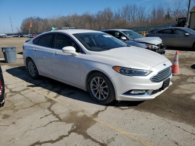 3FA6P0HD9HR114268 - 2017 FORD FUSION SE WHITE photo 4