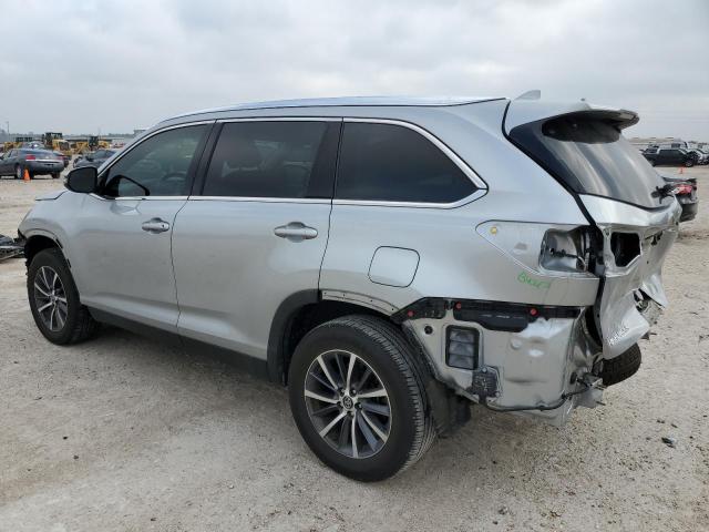 5TDKZRFH0KS570774 - 2019 TOYOTA HIGHLANDER SE SILVER photo 2