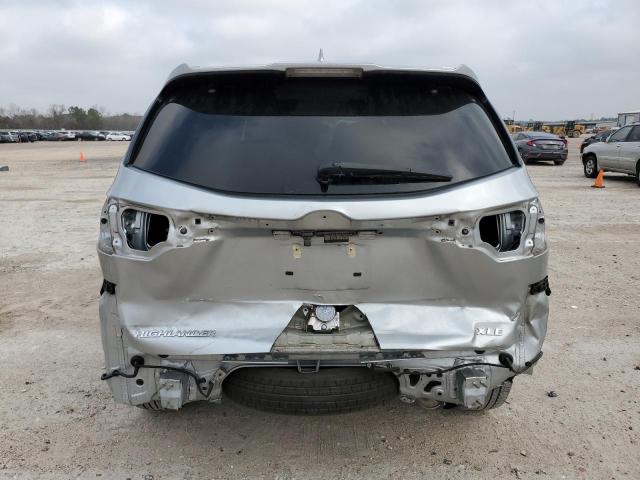 5TDKZRFH0KS570774 - 2019 TOYOTA HIGHLANDER SE SILVER photo 6