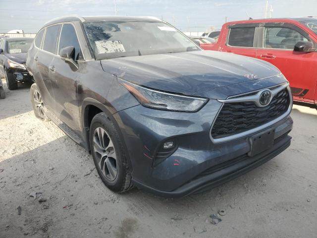 5TDGZRAH6NS111735 - 2022 TOYOTA HIGHLANDER XLE GRAY photo 4