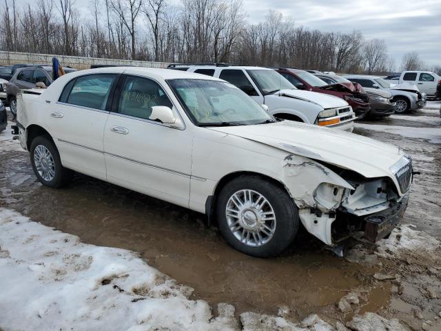 1LNHM82V07Y605559 - 2007 LINCOLN TOWN CAR SIGNATURE LIMITED WHITE photo 4