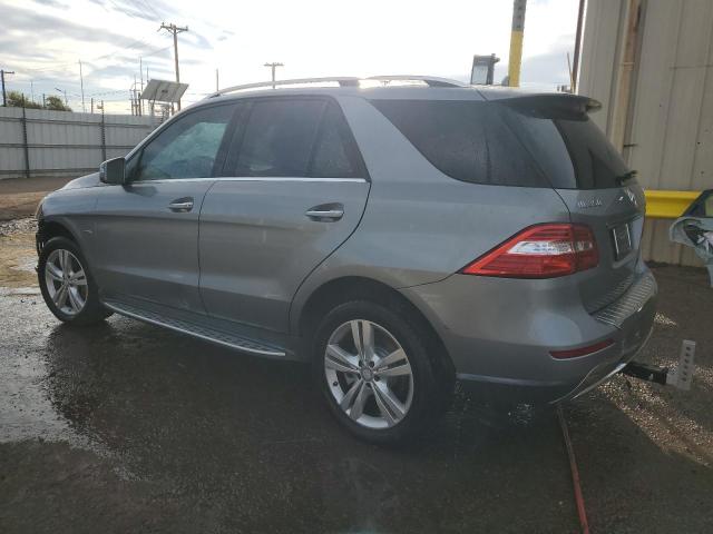 4JGDA5HB9CA089286 - 2012 MERCEDES-BENZ ML 350 4MATIC GRAY photo 2