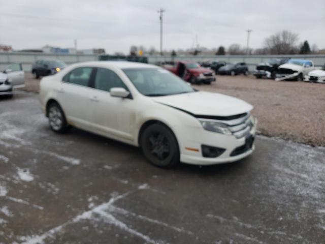 3FAHP0HA5BR159570 - 2011 FORD FUSION SE WHITE photo 4