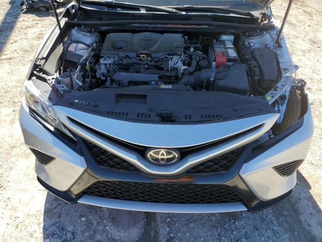 4T1B61HK5KU770267 - 2019 TOYOTA CAMRY XSE SILVER photo 11