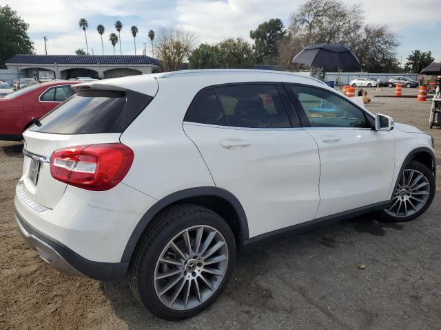 WDCTG4EB2JJ496564 - 2018 MERCEDES-BENZ GLA 250 WHITE photo 3