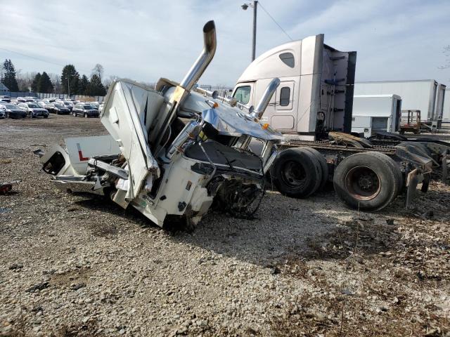 1M1AN07Y6JM028039 - 2018 MACK 600 CHU600 WHITE photo 3