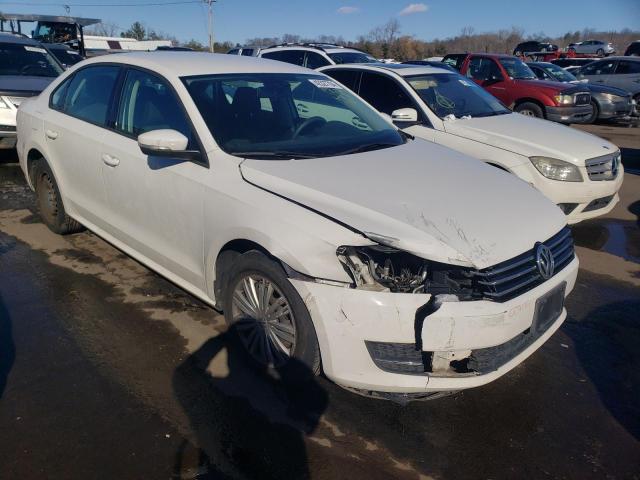 1VWAT7A32FC073176 - 2015 VOLKSWAGEN PASSAT S WHITE photo 4