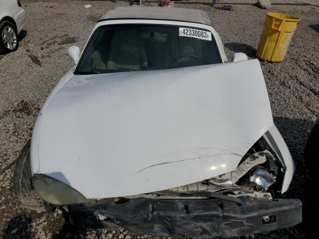 JM1NB353840401418 - 2004 MAZDA MX-5 MIATA BASE WHITE photo 11