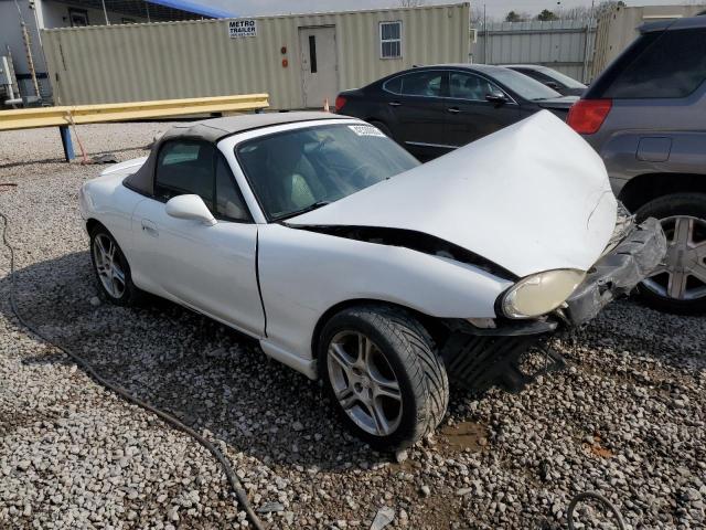JM1NB353840401418 - 2004 MAZDA MX-5 MIATA BASE WHITE photo 4