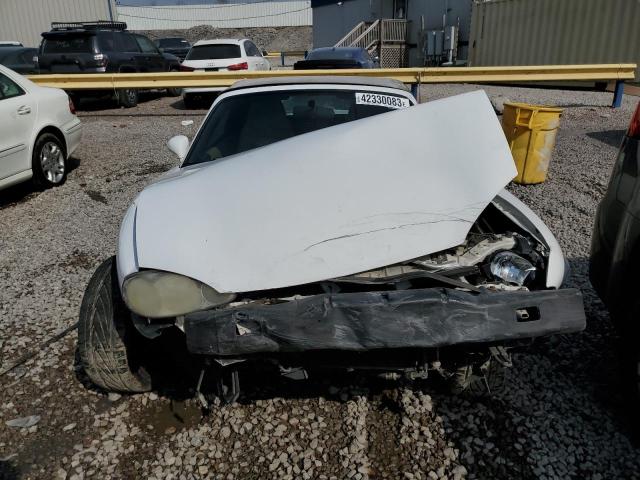 JM1NB353840401418 - 2004 MAZDA MX-5 MIATA BASE WHITE photo 5