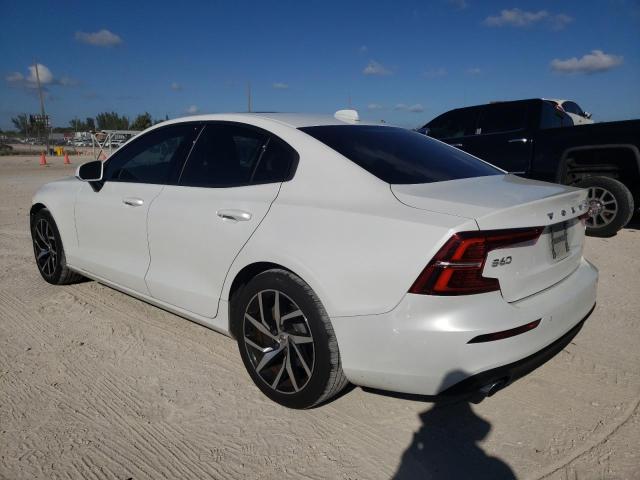 7JR102FK0LG063962 - 2020 VOLVO S60 T5 MOMENTUM WHITE photo 2