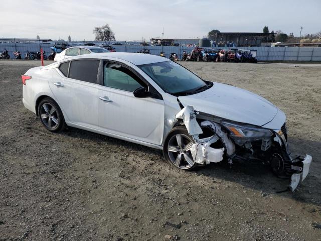 1N4BL4DV6MN415514 - 2021 NISSAN ALTIMA SV WHITE photo 4