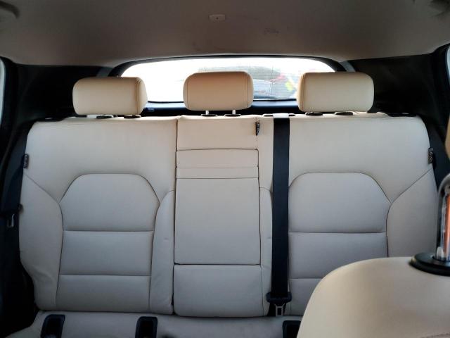 SJKCH5CR0JA045056 - 2018 INFINITI QX30 BASE WHITE photo 10