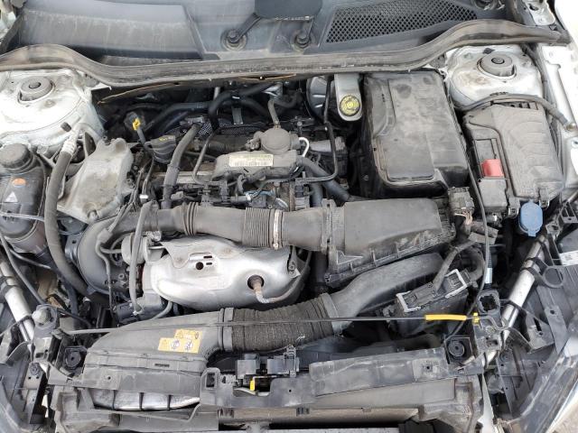 SJKCH5CR0JA045056 - 2018 INFINITI QX30 BASE WHITE photo 12