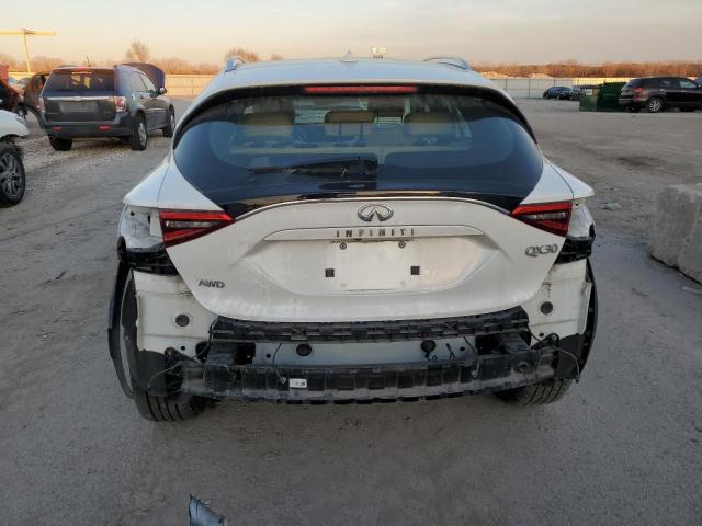 SJKCH5CR0JA045056 - 2018 INFINITI QX30 BASE WHITE photo 6