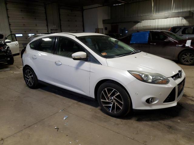 1FAHP3N24CL380687 - 2012 FORD FOCUS TITANIUM WHITE photo 4