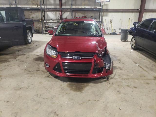 1FAHP3N2XCL445901 - 2012 FORD FOCUS TITANIUM RED photo 5