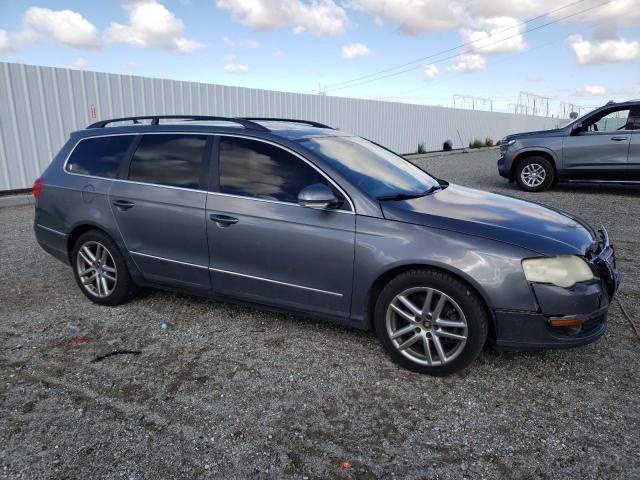 WVWTK93C98E012938 - 2008 VOLKSWAGEN PASSAT WAGON LUX GRAY photo 4