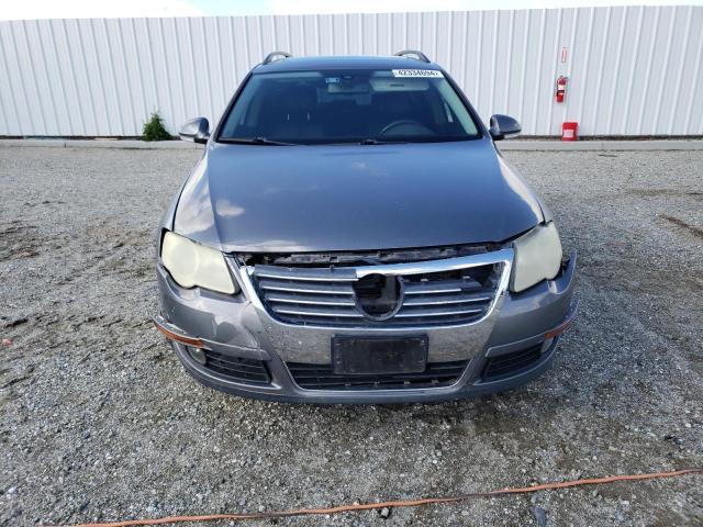 WVWTK93C98E012938 - 2008 VOLKSWAGEN PASSAT WAGON LUX GRAY photo 5