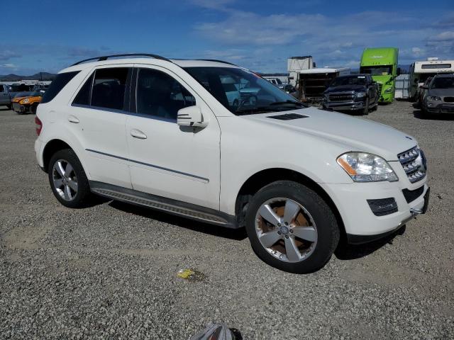 4JGBB8GB2BA698130 - 2011 MERCEDES-BENZ ML 350 4MATIC WHITE photo 4