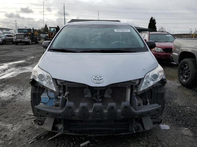 5TDZK3DC0CS233384 - 2012 TOYOTA SIENNA SILVER photo 5