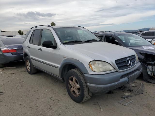 4JGAB54E4WA020834 - 1998 MERCEDES-BENZ ML 320 SILVER photo 4