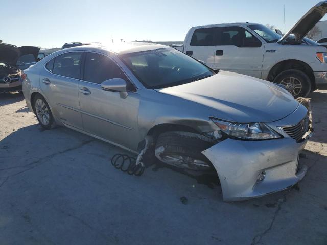 JTHBW1GG2E2064311 - 2014 LEXUS ES 300H SILVER photo 4