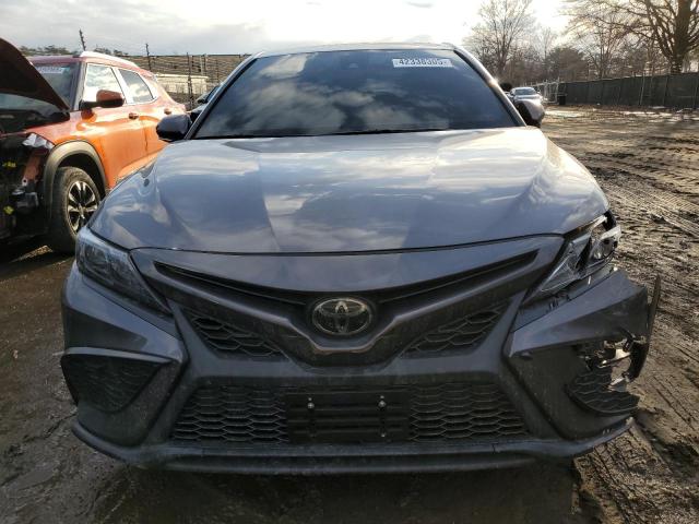 4T1S11AK5PU106700 - 2023 TOYOTA CAMRY SE NIGHT SHADE GRAY photo 5