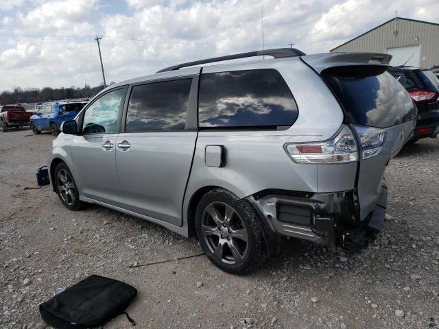 5TDXZ3DC5HS836342 - 2017 TOYOTA SIENNA SE SILVER photo 2