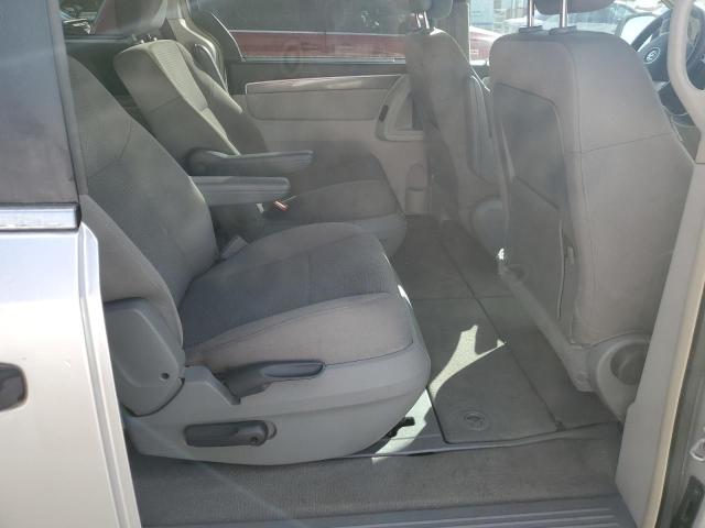 2V4RW4DG1BR691168 - 2011 VOLKSWAGEN ROUTAN S SILVER photo 11