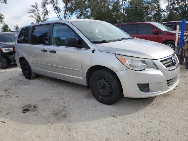 2V4RW4DG1BR691168 - 2011 VOLKSWAGEN ROUTAN S SILVER photo 4