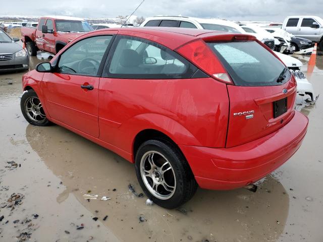 3FAFP31N75R128976 - 2005 FORD FOCUS ZX3 RED photo 2