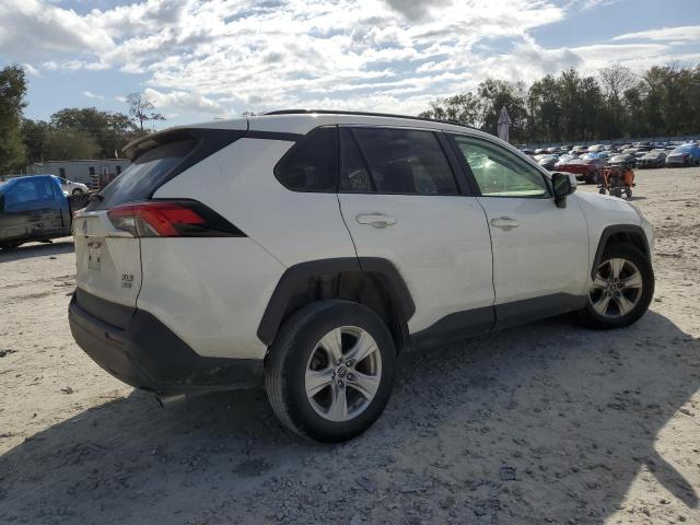 JTMP1RFV5KJ021555 - 2019 TOYOTA RAV4 XLE WHITE photo 3