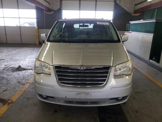 2A4RR5D17AR421227 - 2010 CHRYSLER TOWN & COU TOURING SILVER photo 5