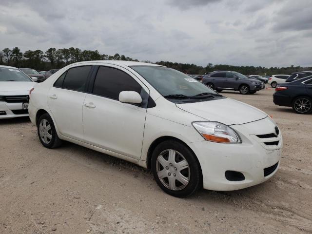 JTDBT923981278834 - 2008 TOYOTA YARIS WHITE photo 4