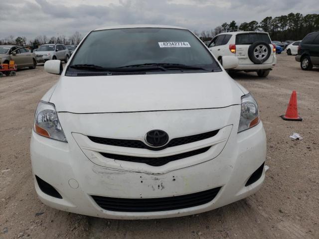 JTDBT923981278834 - 2008 TOYOTA YARIS WHITE photo 5