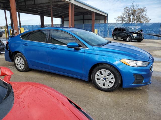 3FA6P0G72KR112221 - 2019 FORD FUSION S BLUE photo 4