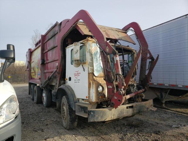 1M2AV17C6JM012025 - 2018 MACK 600 MRU600 WHITE photo 1