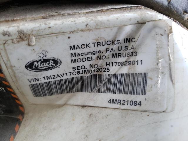 1M2AV17C6JM012025 - 2018 MACK 600 MRU600 WHITE photo 10