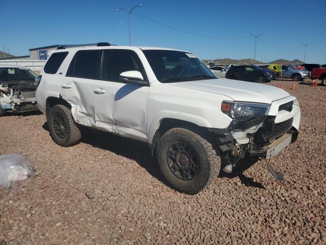 JTEBU5JR9K5698827 - 2019 TOYOTA 4RUNNER SR5 WHITE photo 4