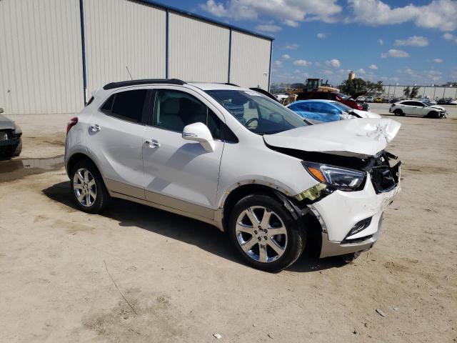 KL4CJHSB1JB682085 - 2018 BUICK ENCORE PREMIUM WHITE photo 4