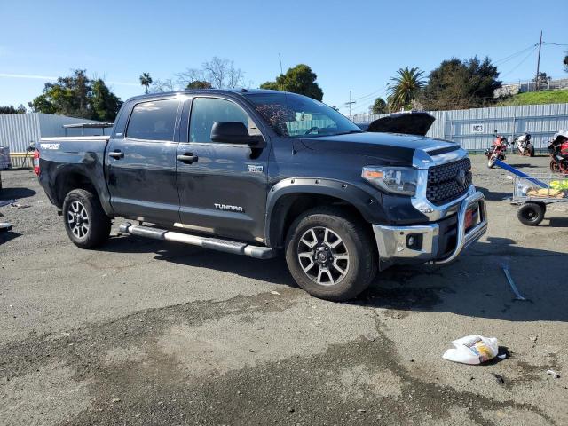 5TFDW5F15JX702028 - 2018 TOYOTA TUNDRA CREWMAX SR5 BLACK photo 4